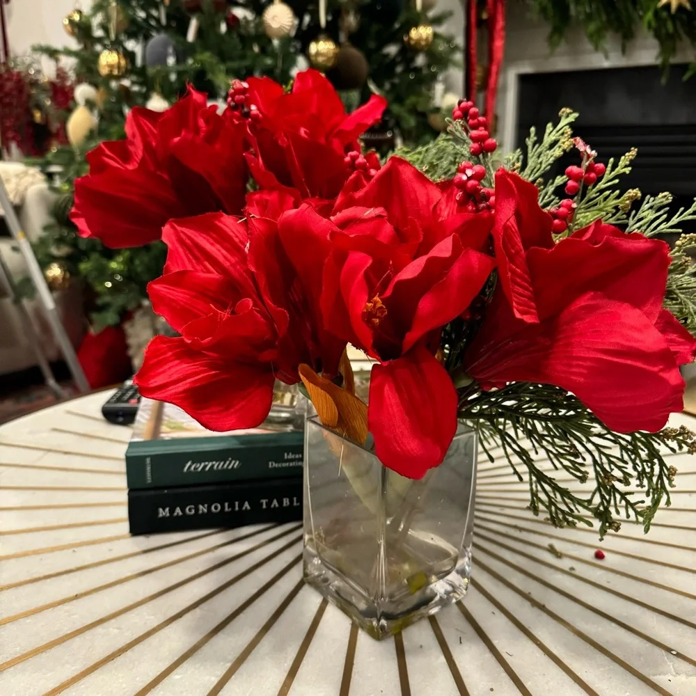 Pottery Barn 1/ Faux Berry & Amaryllis Mixed Arrangement In Glass Vase